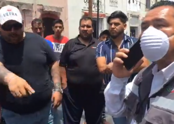 Protestan comerciantes por cierre de sus negocios