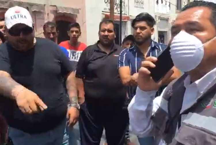 Protestan comerciantes por cierre de sus negocios