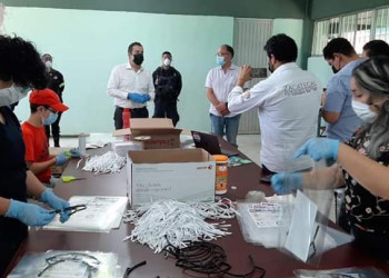 Cobaez facilita instalaciones para elaboración de caretas