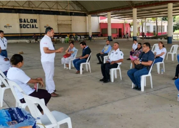 Denuncian a funcionario por agredir a personal médico; ya fue destituido