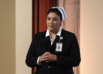 Enfermera pide entre lágrimas respeto para el gremio