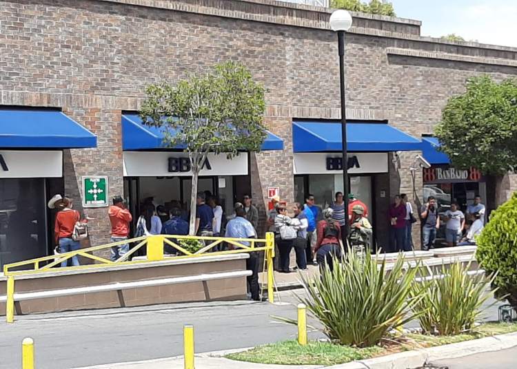 Por quincena, Zacatecanos dejan aislamiento y salen a las calles