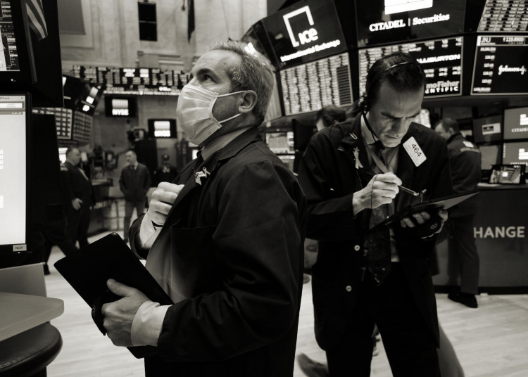 Código político: La Carrera entre la pandemia y la economía