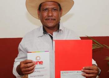 Entregan apoyos de Programa Emergente UNE de la Mano Contigo