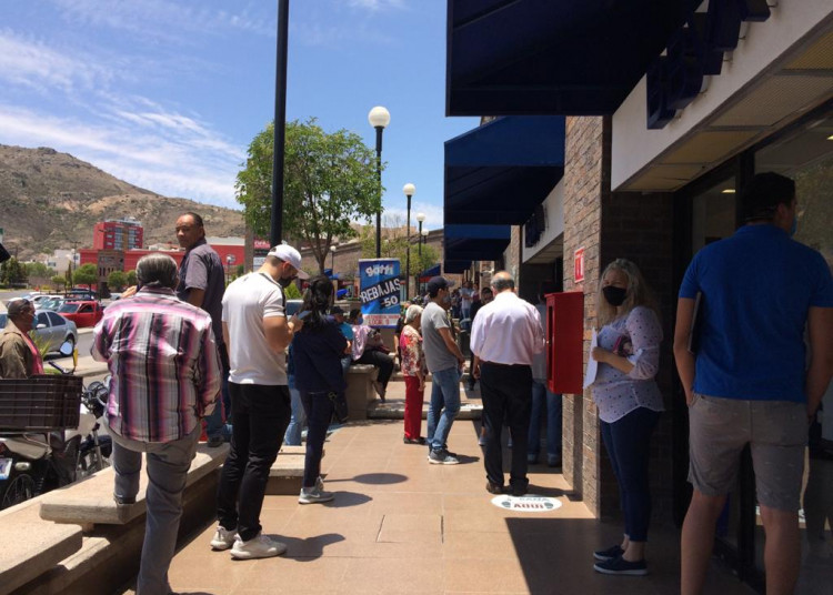 Contradicen zacatecanos a Tello y rompen confinamiento