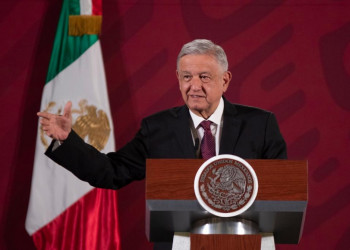 México acuerda reducir producción de petróleo a 100 mil barriles