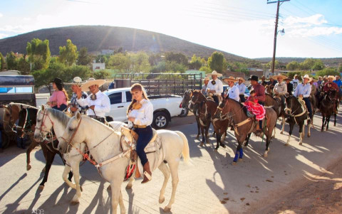 En Jerez ,el sábado de Gloria es tradición cabalgar en las calles