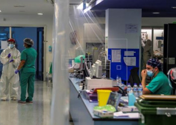 EEUU alcanza 14 mil 696 fallecidos por Covid-19; reportan mil 942 en un día