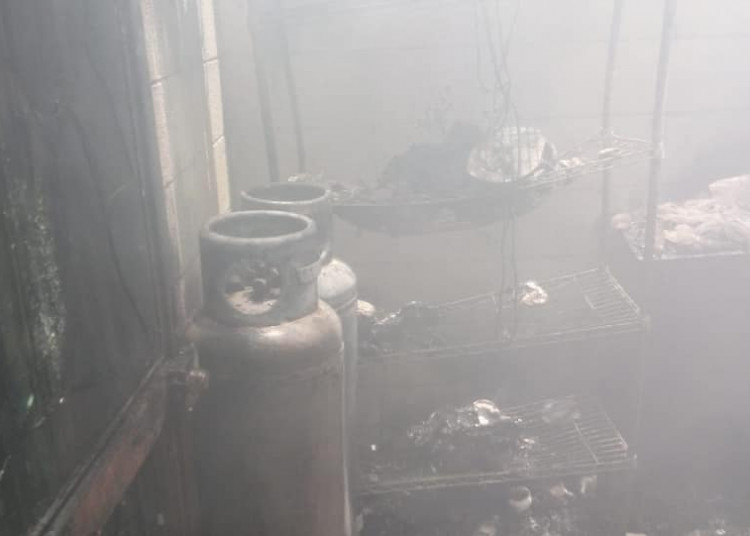 Incendio en casa habitación deja una persona con quemaduras