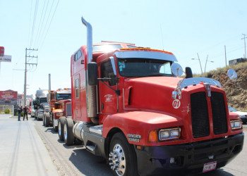 Transportistas se manifiestan por falta de apoyo económico