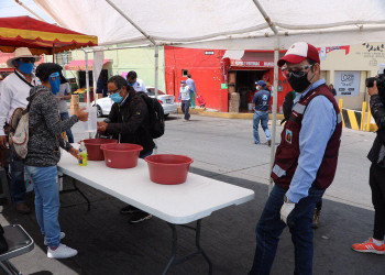 Instalan filtro sanitario de ingreso en la Central de Abastos