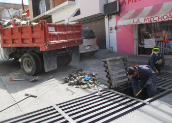 Realizan obras de mantenimiento en espacios público de la capital zacatecana