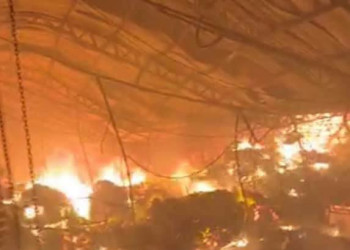 Incendio provoca pérdida total del supermercado “La Bodeguita”