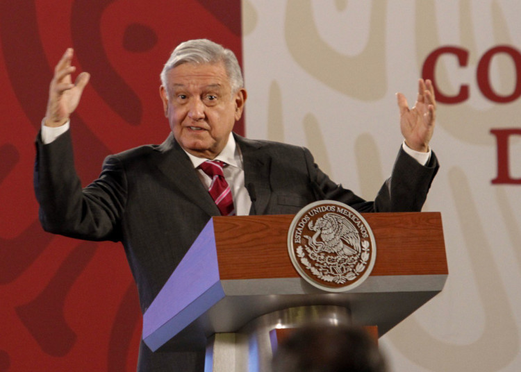 Pide AMLO no relajar disciplina; envía pésame a familias de fallecidos
