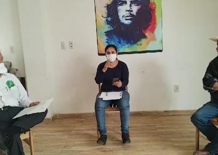 Al centro la diputada Alma Dávila, y a su izquierda, Roberto de la Rosa