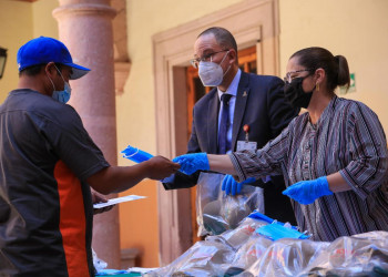 Entrega Godezac apoyos económicos a comerciantes