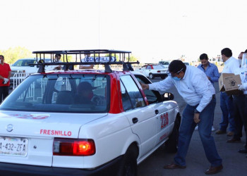 Reciben taxistas de Fresnillo 200 despensas