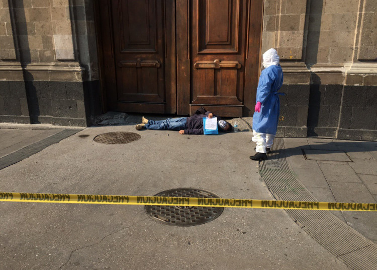 Manifestante que dice tener Covid-19 pide reactiven su servicio de luz