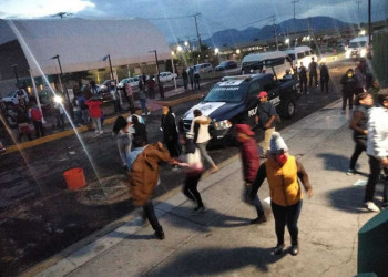 Familiares irrumpen Hospital de Las Américas; reclaman información de pacientes Covid-19