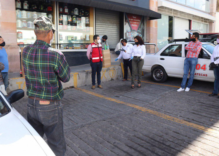 Entregan kits de higiene y sanidad a taxistas en la capital