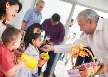 AMLO retomará giras una vez que se lo permitan autoridades de salud