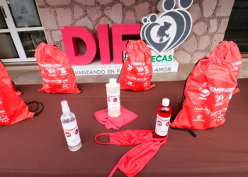 Empresa Arca Continental dona paquetes de higiene a SEDIF