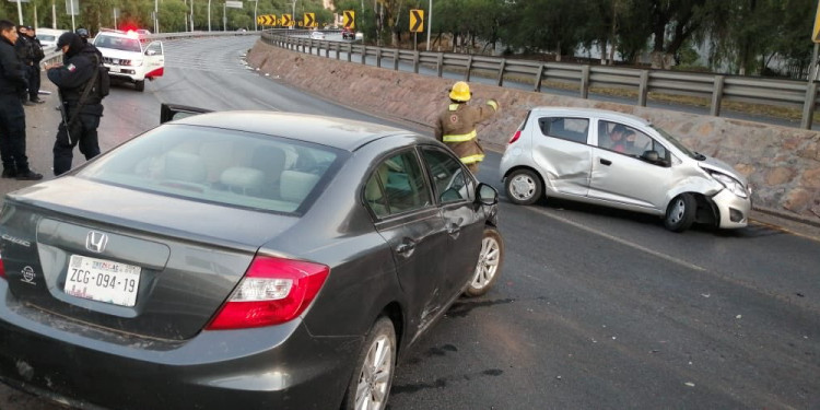 Tres choques en 20 minutos sobre boulevard metropolitano