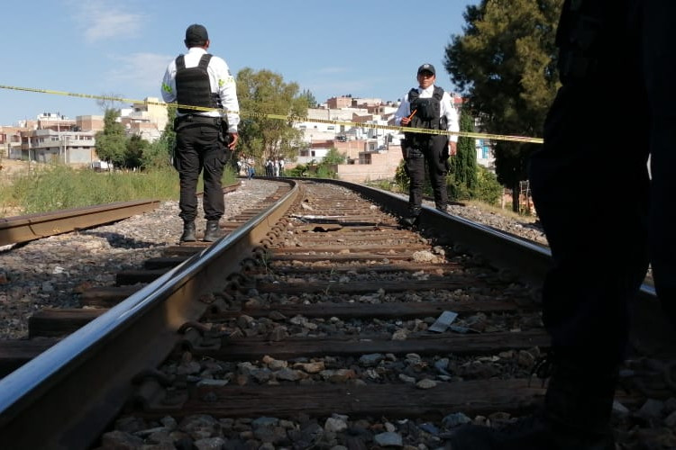 Hombre pierde la vida al ser arrollado por el tren