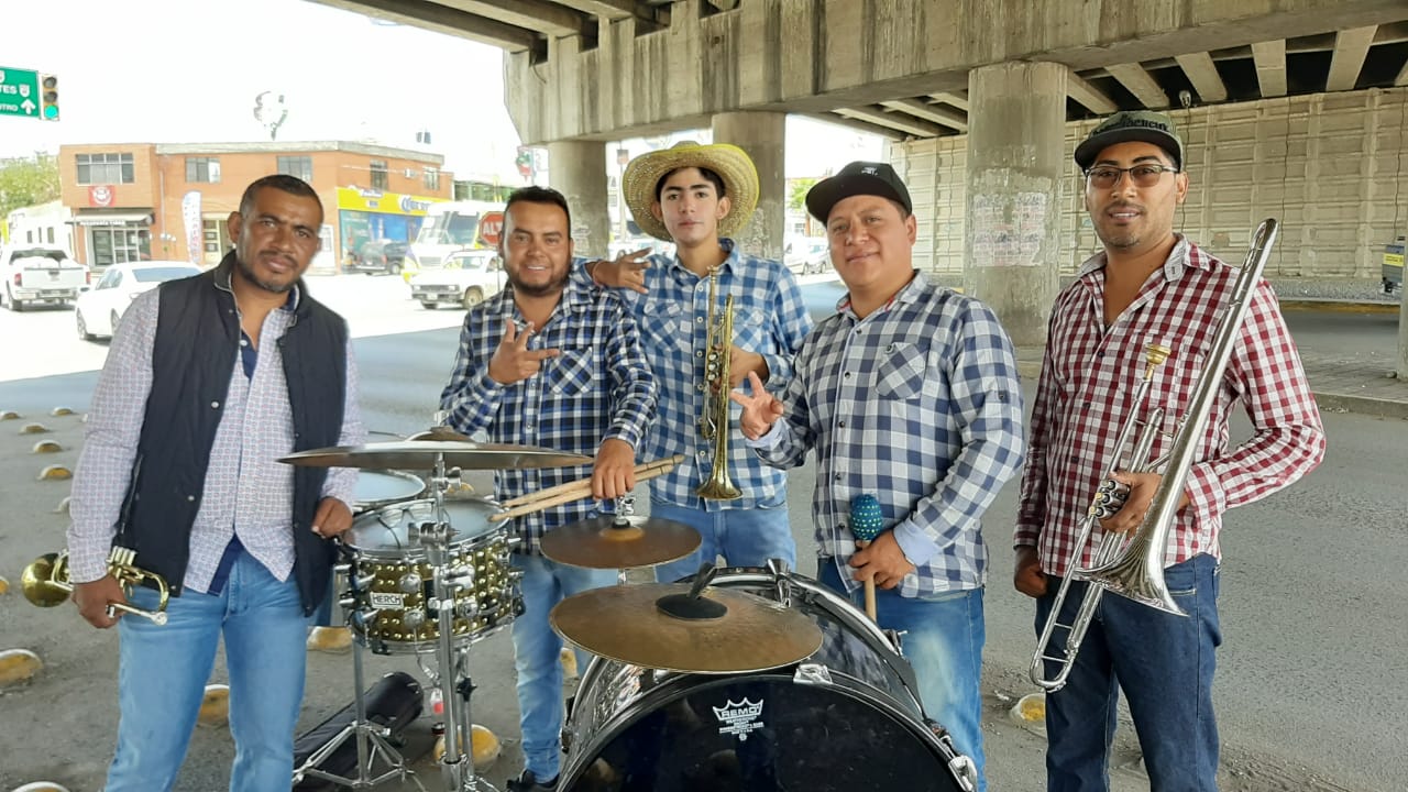 Músicos siguen ganándose la vida en los cruceros