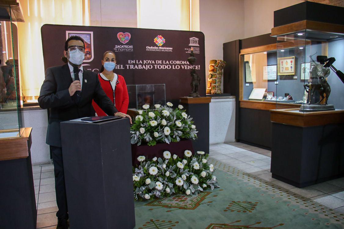 Recuerdan el 21 aniversario luctuoso del poeta Cabral del Hoyo