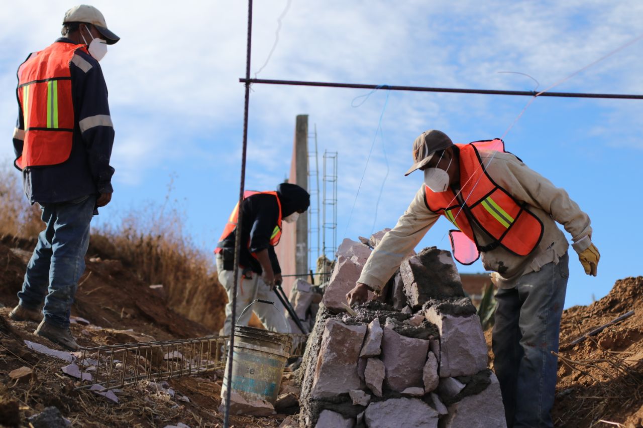 Refuerza presidencia obras de infraestructura y bacheo en colonias