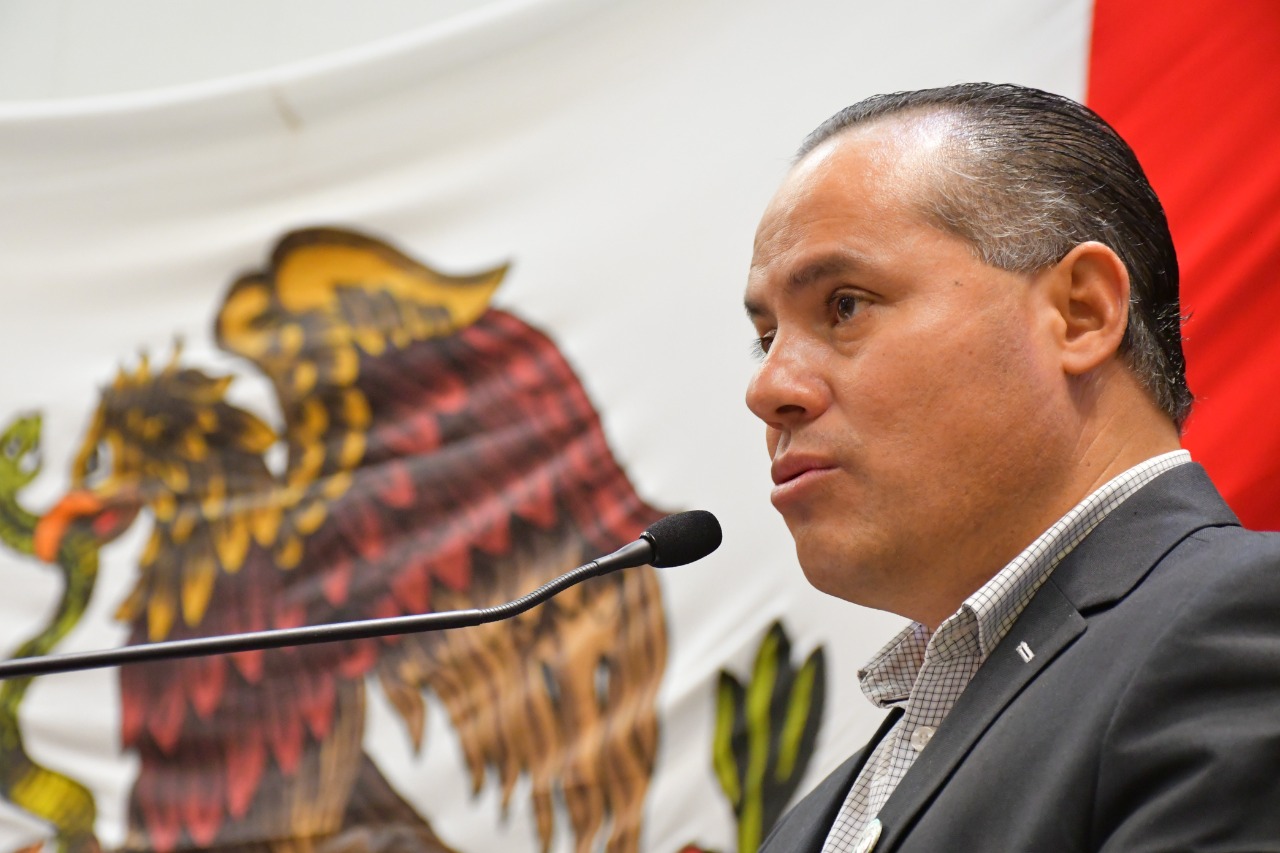 Piden diputados sanciones a escuelas que condicionen servicio