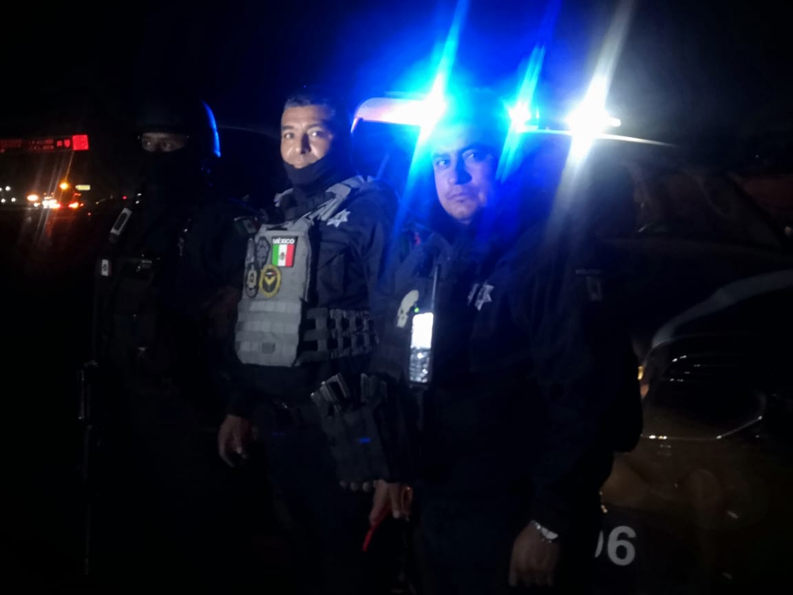 Queretanos son auxiliados por policía de Celaya luego de robo sobre la autopista de cobro