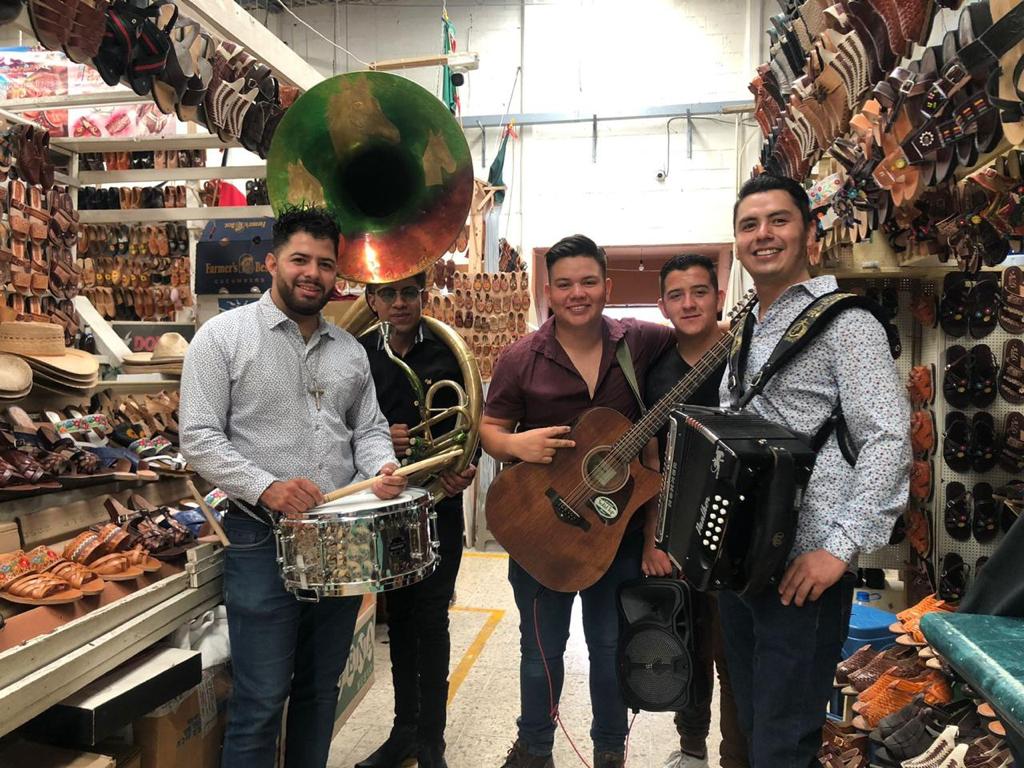 Celebran Día del Padre en el mercado municipal de Jerez