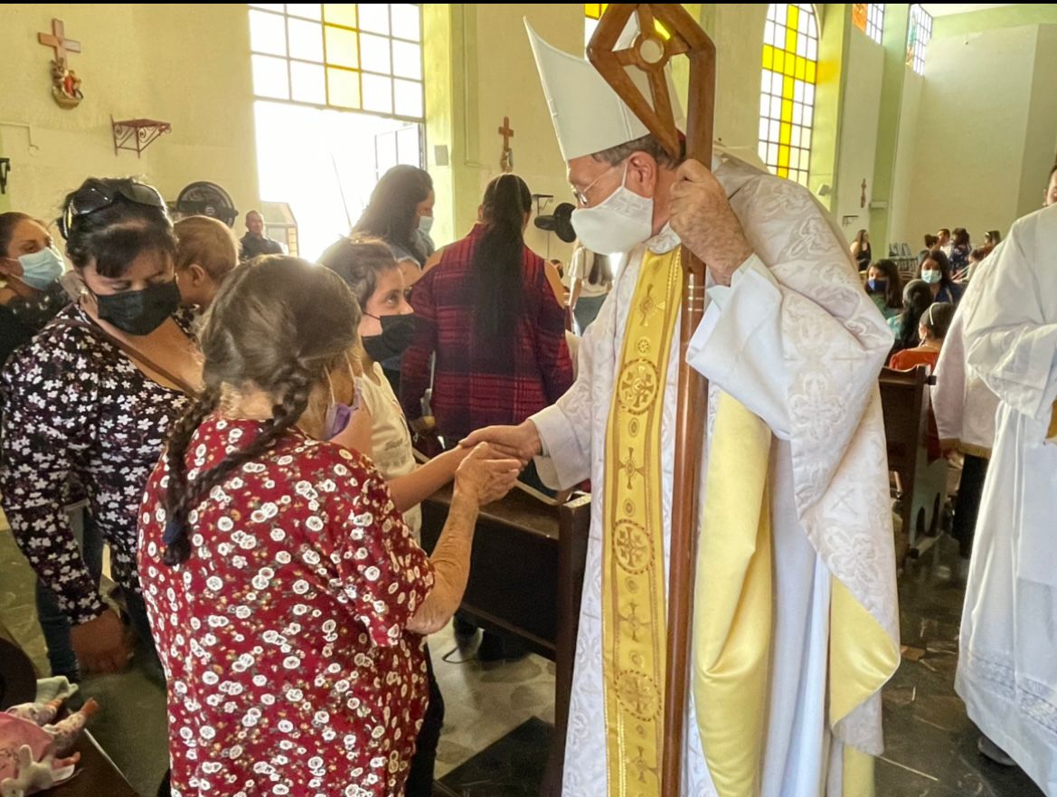 Obispo de Zacatecas da mensaje de esperanza a desplazados jerezanos