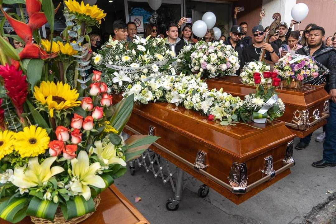 Colotlán, Jalisco.- Este domingo fueron sepultadas las hermanas Daniela y Viviana además de su prima Paola en Colotlán, Jalisco.