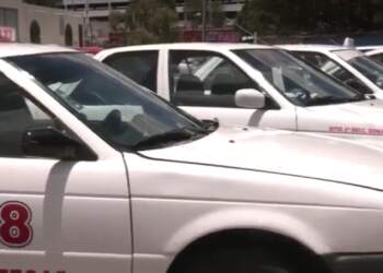 Ante inseguridad, taxis ofrecen servicio a través de plataformas digitales