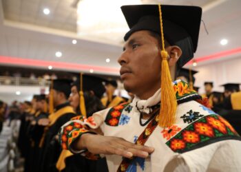 Etsiékame vendía artesanías de chaquira para lograr graduarse como Ingeniero en Administración