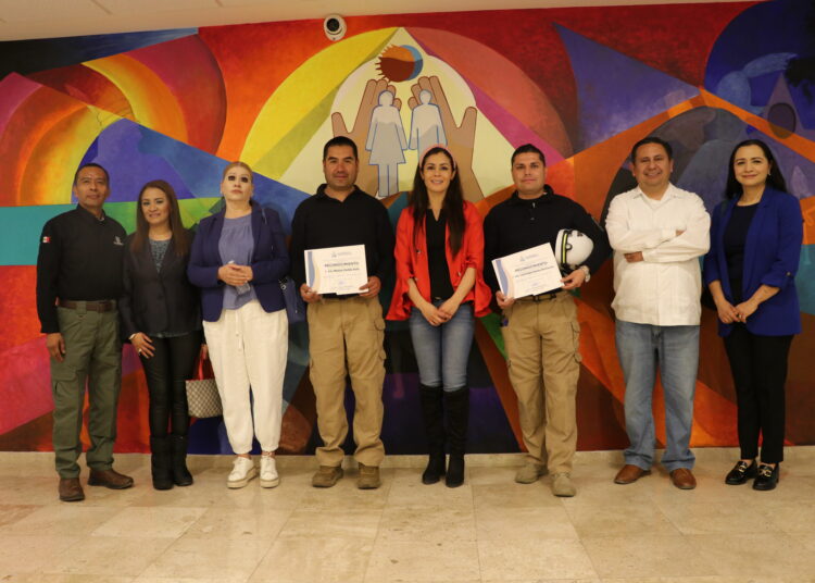 Rescatistas zacatecanos reciben reconocimiento de CDHEZ por su apoyo en Turquía