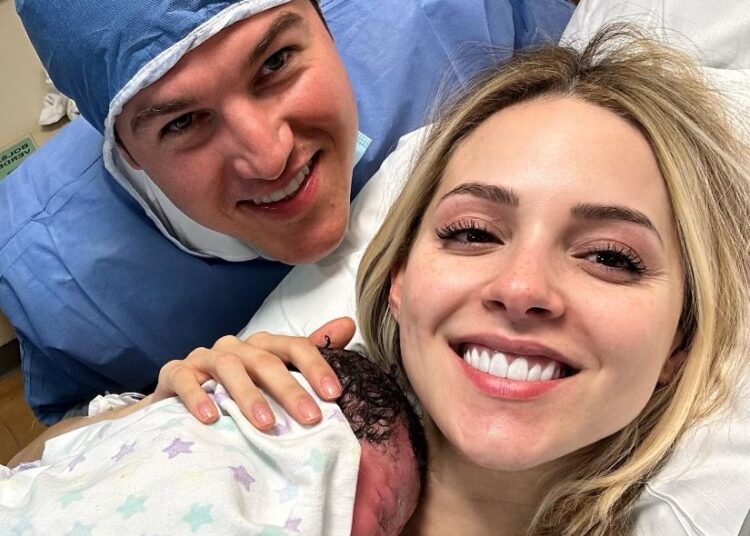 Mariana Rodríguez y Samuel García anuncian la llegada de su primera hija: Mariel