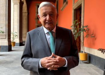 AMLO reaparece y confirma desmayo: ‘fue como un vaguido’