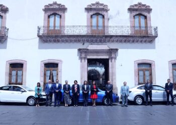 Entregan vehículos a notificadores y actuarios de 5 distritos judiciales