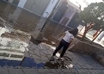 Reportan fuga de agua en pleno centro de Guadalupe