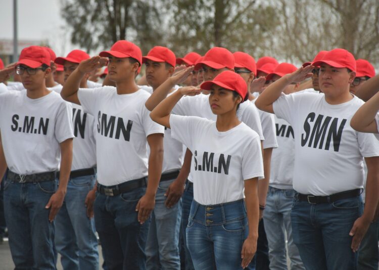 Realizan juramento de bandera conscriptos del SM Clase 2004