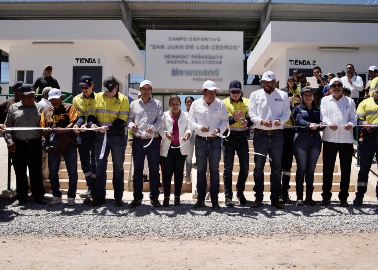 Habitantes de San Juan de Cedros, Estrenan campo de beisbol con pasto sintético