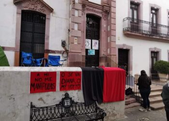 Estudiantes protestan en la Escuela Estatal de Conservación