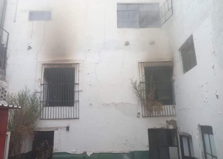 Incendio en Capital de Zacatecas consume material escolar