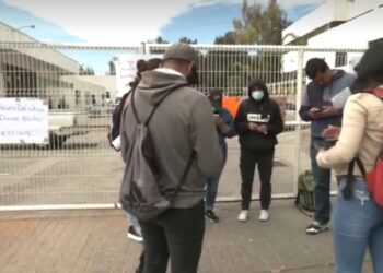 Exigen la entrega de plazas a docentes