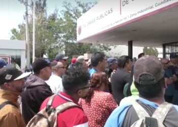 Toman trabajadores la subsecretaria de comunicaciones, demandan aumento salarial del 10%