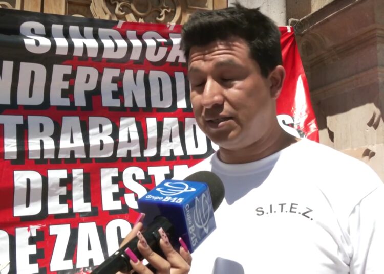 Exigen trabajadores de gobierno aumento salarial a los diputados